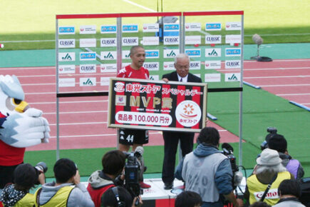 2015年のJ2リーグでMVPを受賞した小野伸二